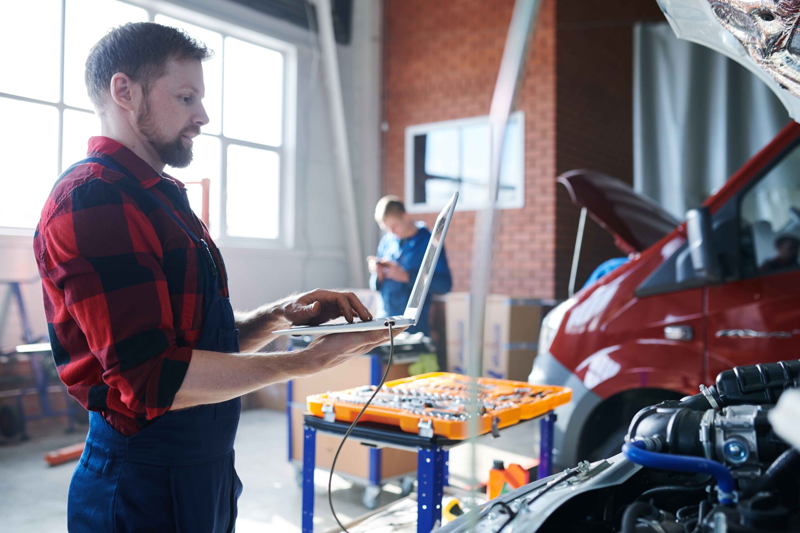 8 Features You Need in the Best Vehicle Maintenance Software